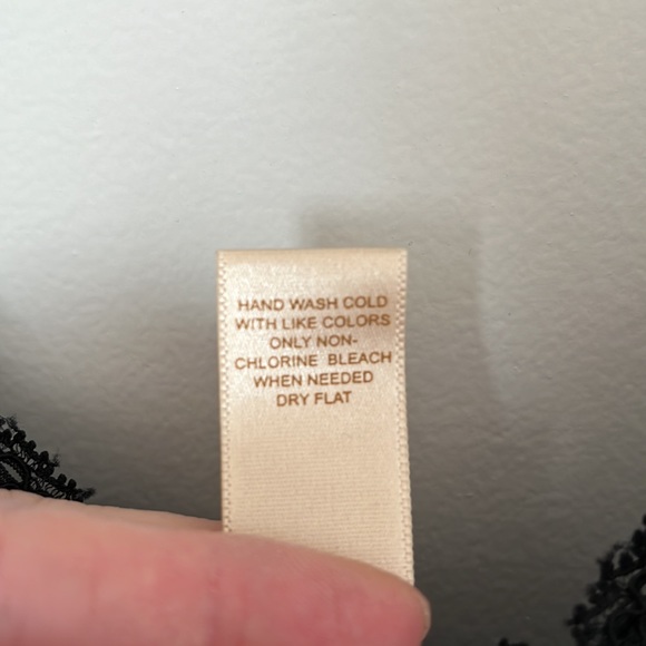 Black lace tank - Picture 4 of 8